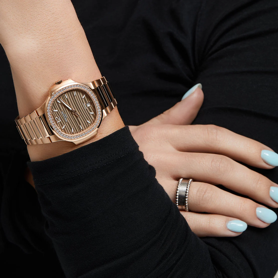 Patek Philippe Nautilus 7118/1200R-010 'Tiffany & Co' Rose Gold (2024) - Image 2